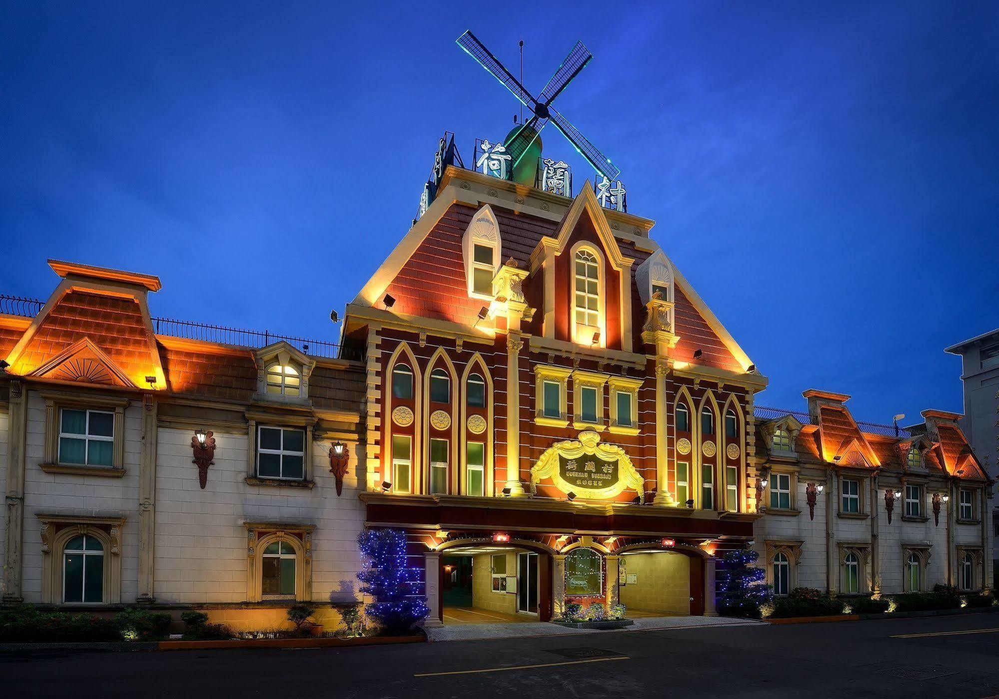 Holland Village Motel Тайнань Экстерьер фото